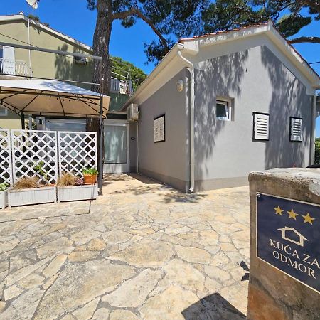 Vila Mala Kuca Ispod Borova Primošten Exteriér fotografie