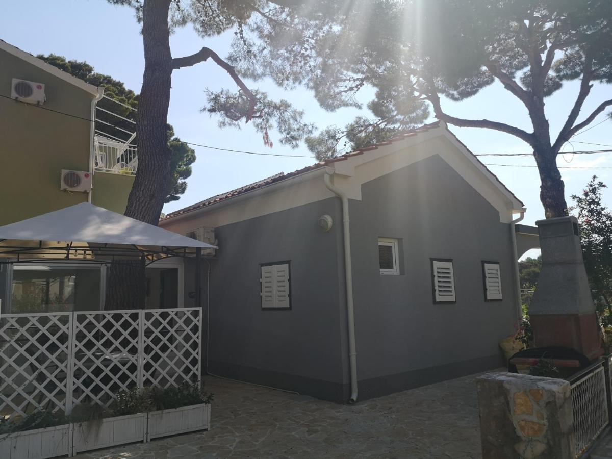 Vila Mala Kuca Ispod Borova Primošten Exteriér fotografie