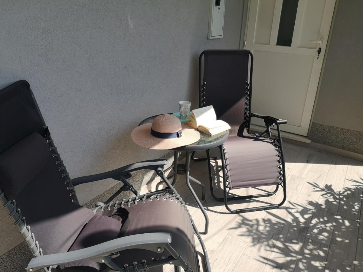 Vila Mala Kuca Ispod Borova Primošten Exteriér fotografie