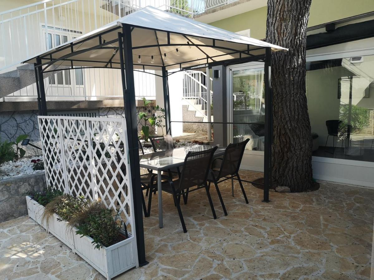 Vila Mala Kuca Ispod Borova Primošten Exteriér fotografie