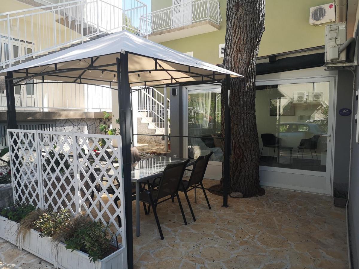 Vila Mala Kuca Ispod Borova Primošten Exteriér fotografie
