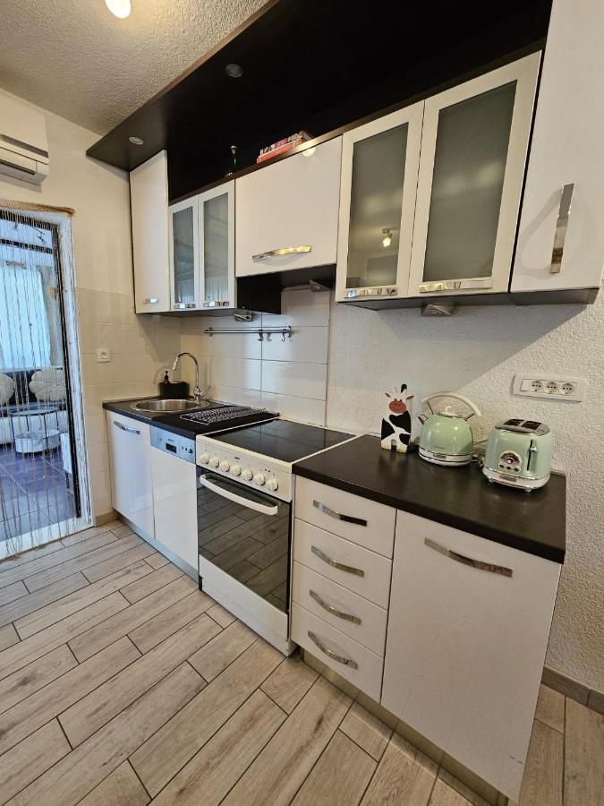Vila Mala Kuca Ispod Borova Primošten Exteriér fotografie