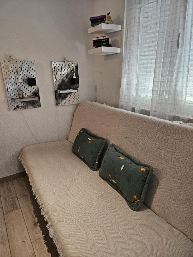 Vila Mala Kuca Ispod Borova Primošten Exteriér fotografie