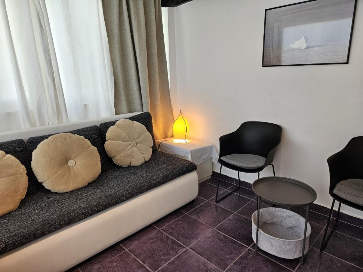 Vila Mala Kuca Ispod Borova Primošten Exteriér fotografie